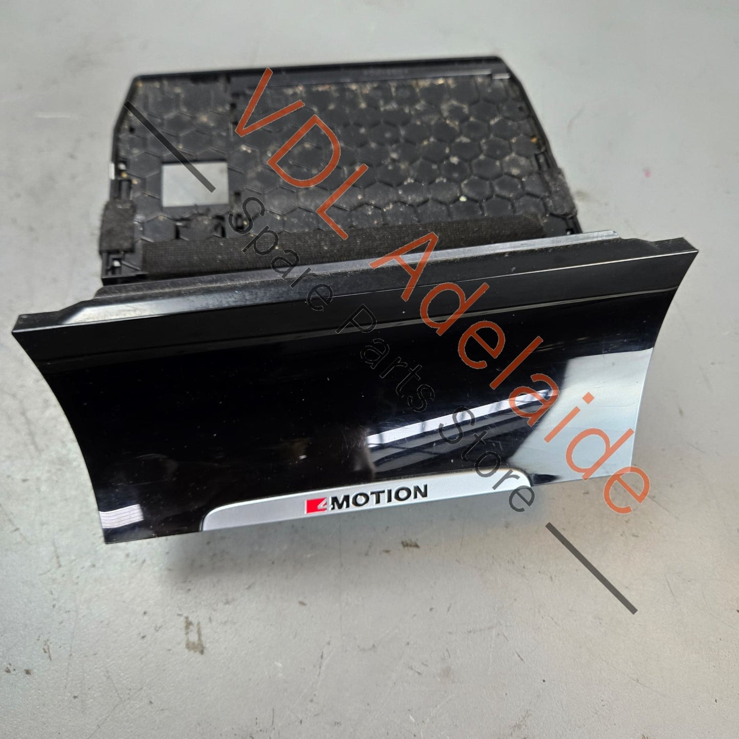 5G2863391 VW Golf Mk7 R 4Motion Centre Console Storage Stowage Cabinet Compartment USB AUX-IN Gloss Black RHD