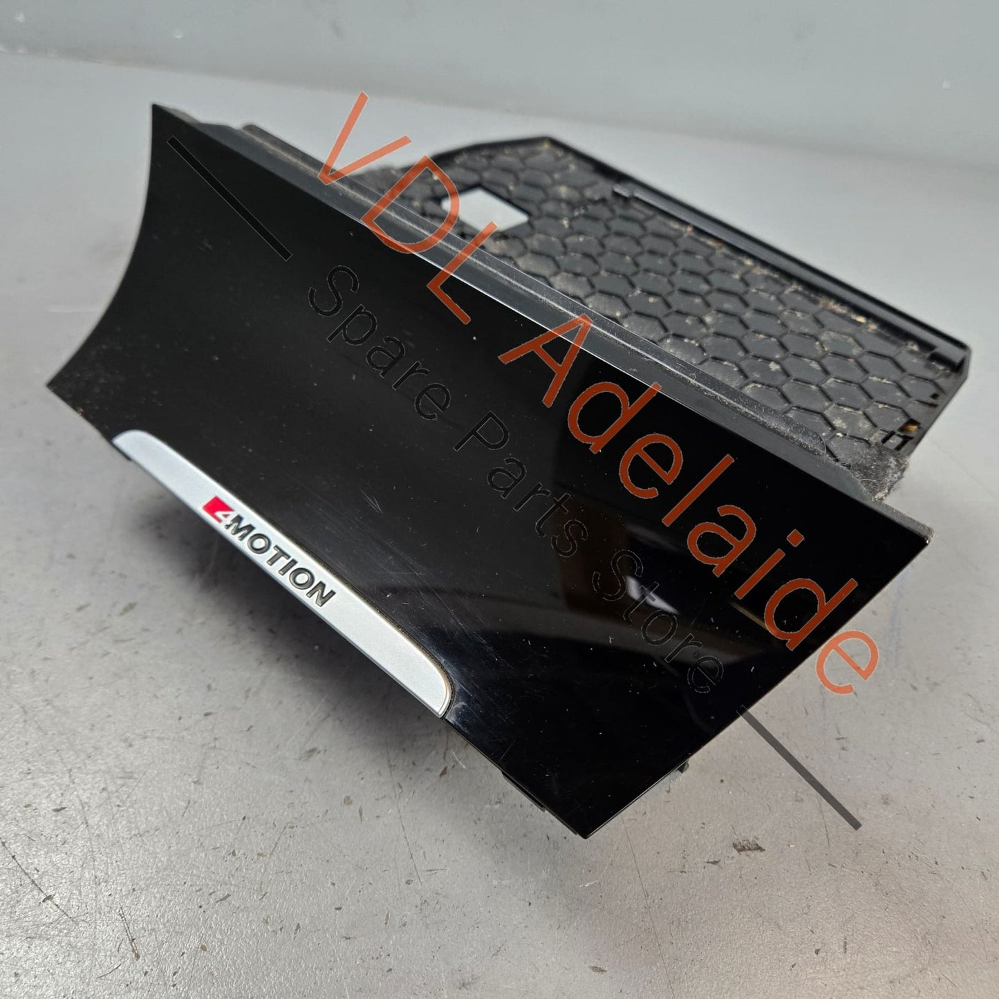 5G2863391 VW Golf Mk7 R 4Motion Centre Console Storage Stowage Cabinet Compartment USB AUX-IN Gloss Black RHD