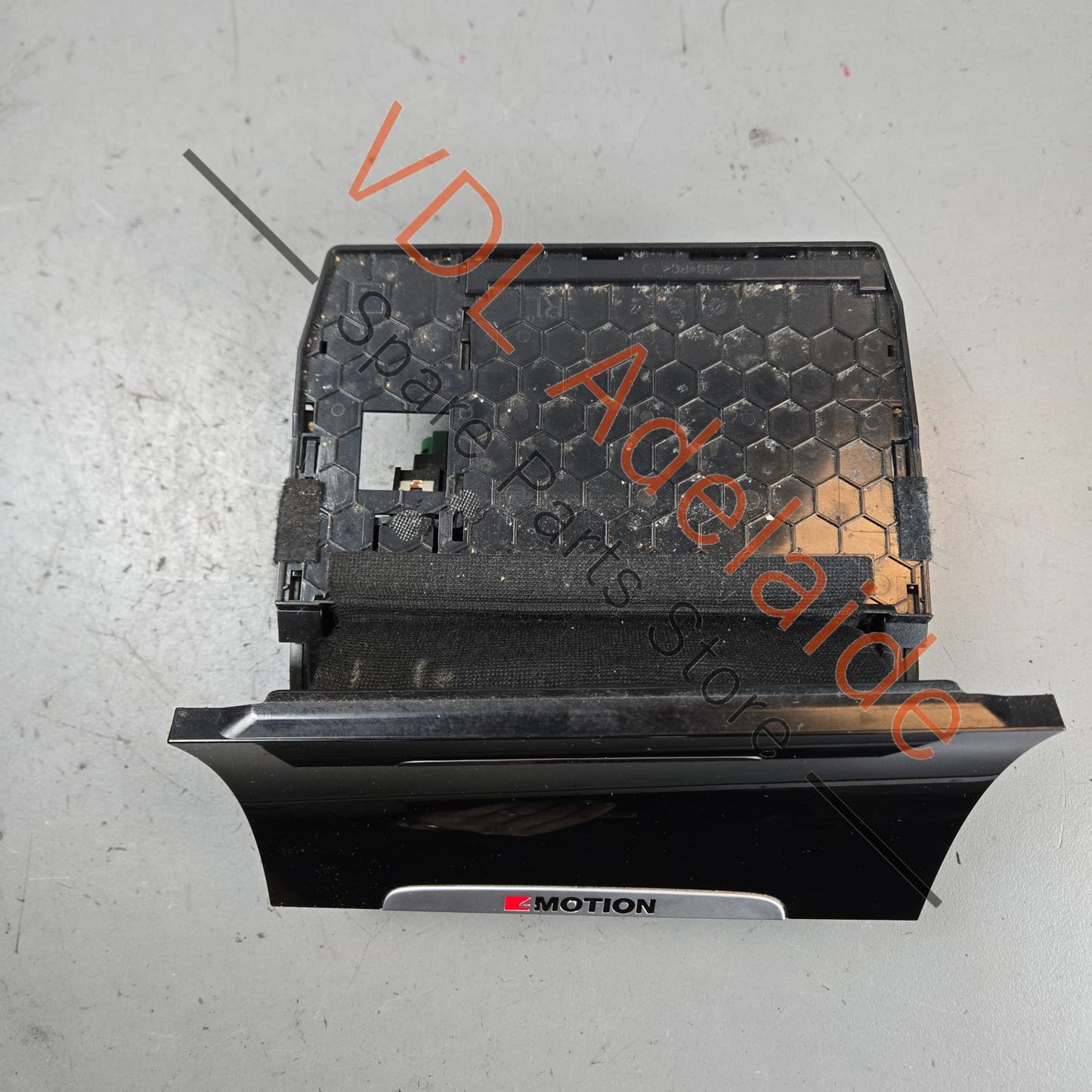 5G2863391 VW Golf Mk7 R 4Motion Centre Console Storage Stowage Cabinet Compartment USB AUX-IN Gloss Black RHD