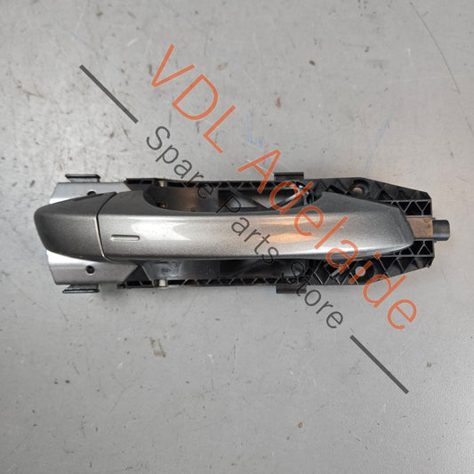 5G0837206Q    VW Golf R MK7 7.5 Kessy Exterior Door Handle Front Right Keyless Entry 5G0837206Q Limestone Grey