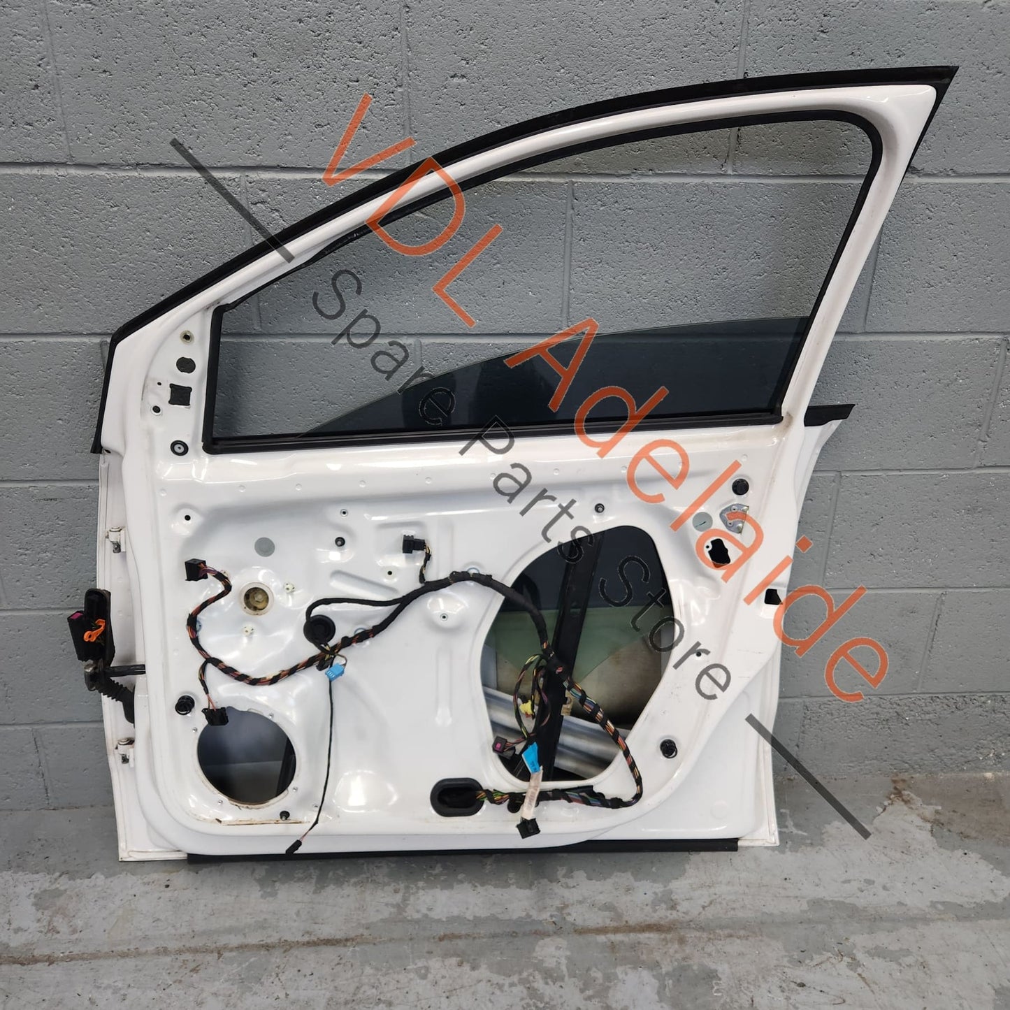 6R4831056J VW Polo 6R Front Right Door Shell Panel Candy White B4 / B9A