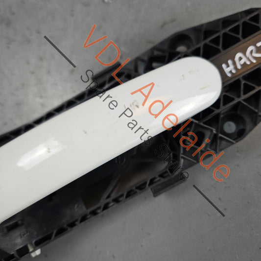 5N0839885H 5N0837885H   VW Polo MK5 Front or Rear Passenger Door Handle with Mounting Bracket 5N0839885H 5N0837205M Candy White B4 / B9A