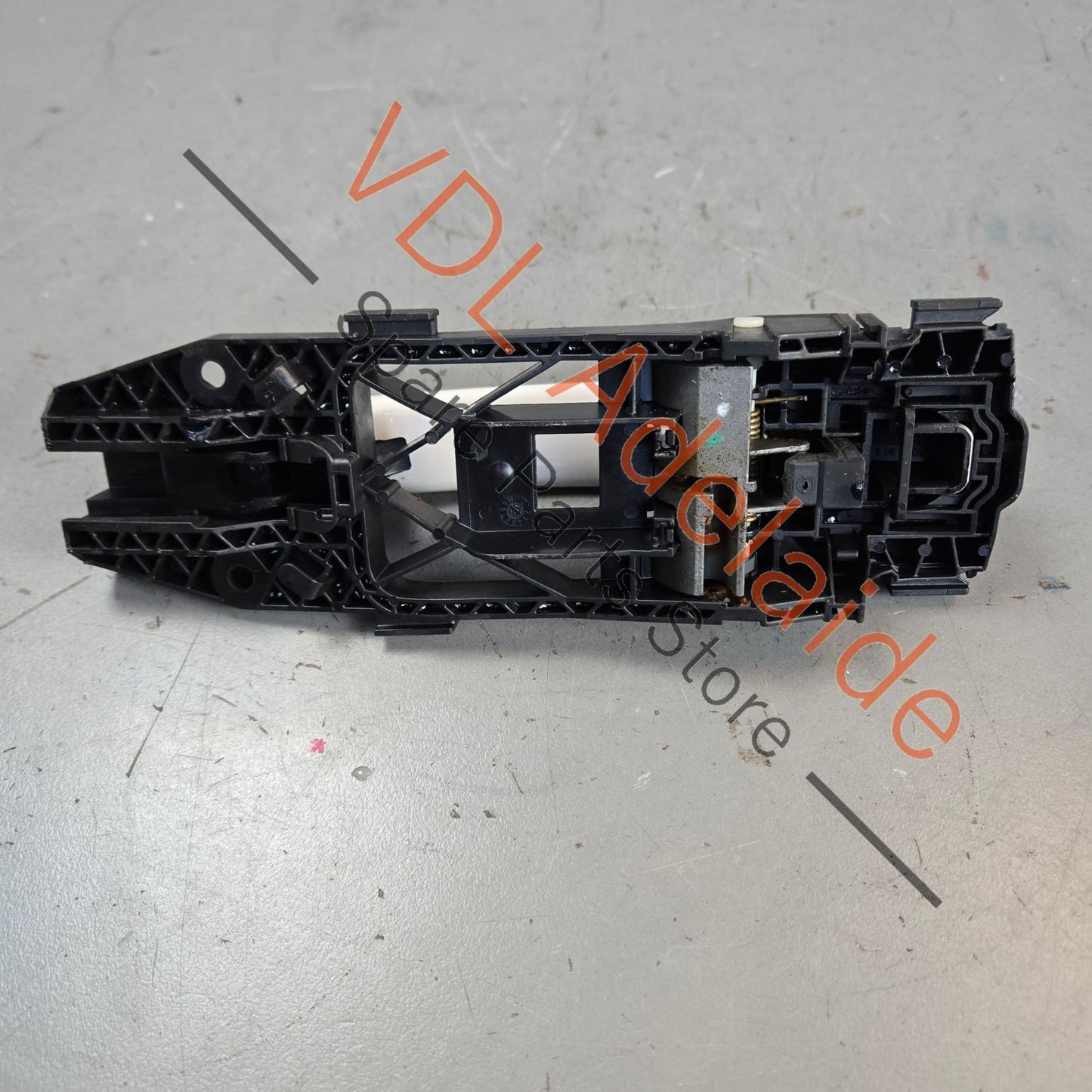 5N0839885H 5N0837885H VW Polo MK5 Front or Rear Passenger Door Handle with Mounting Bracket 5N0839885H 5N0837205M Candy White B4 / B9A