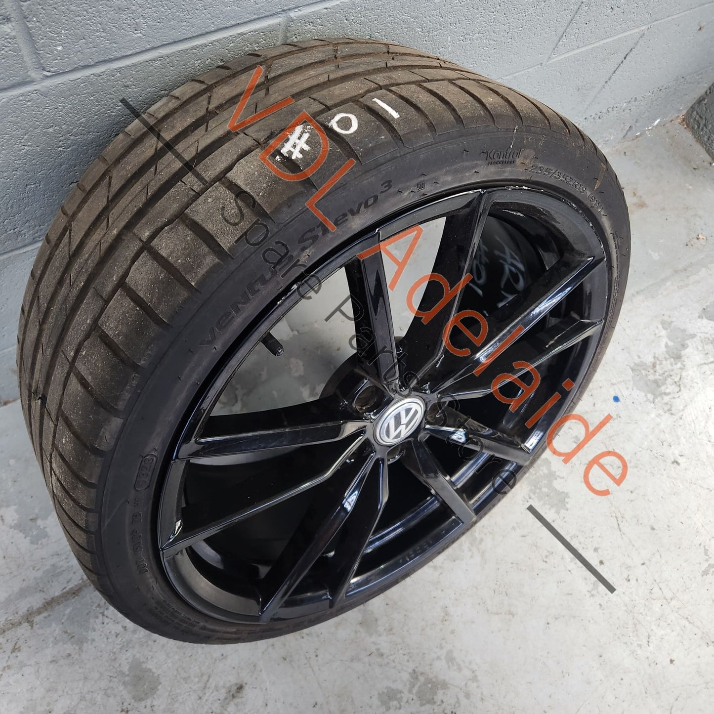 5G0601025AJAX1 5G0601025AJ VW Golf 19in Pretoria style alloy wheel Straight & free of cracks 19x8.5 ET 45 #01