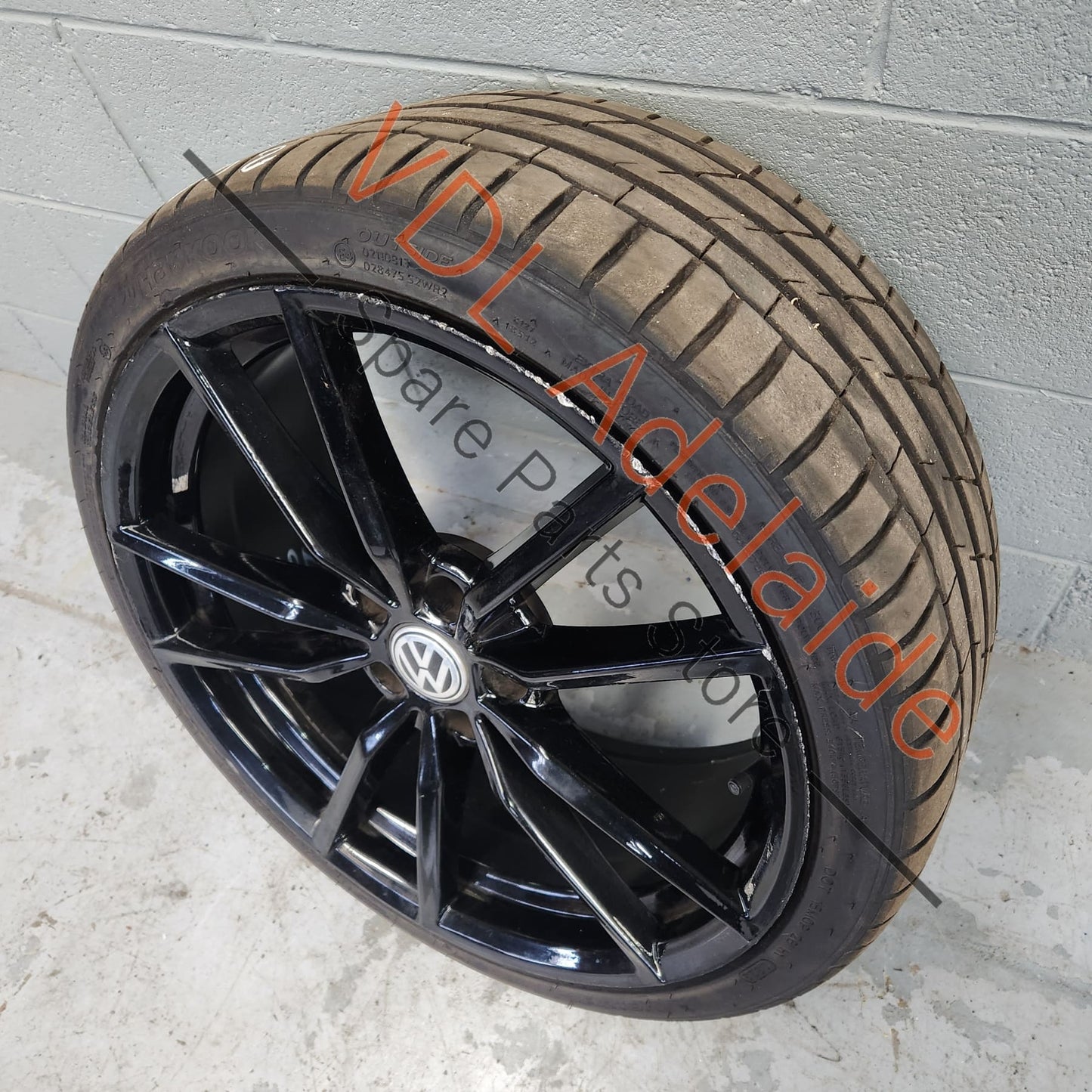 5G0601025AJAX1 5G0601025AJ VW Golf 19in Pretoria style alloy wheel Straight & free of cracks 19x8.5 ET 45 #02