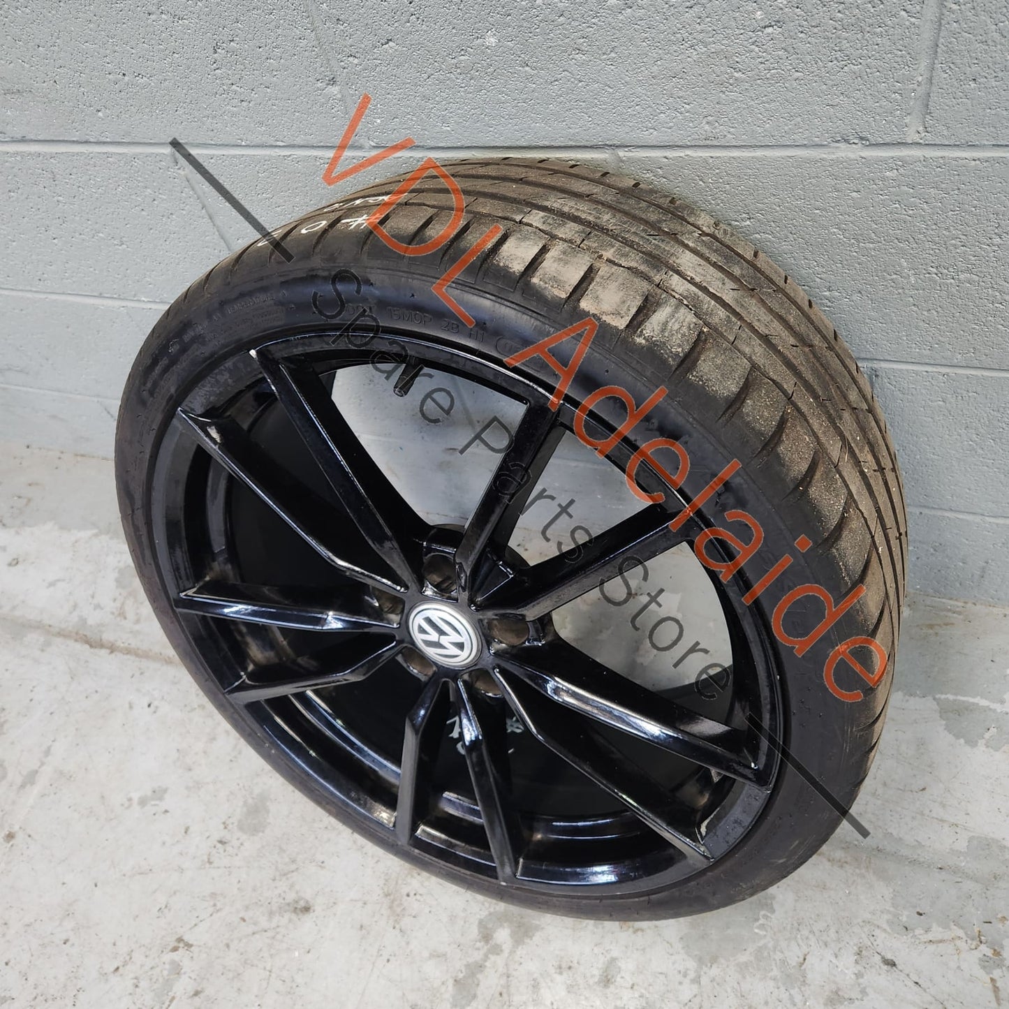 5G0601025AJAX1 5G0601025AJ VW Golf 19in Pretoria style alloy wheel Straight & free of cracks 19x8.5 ET 45 #03