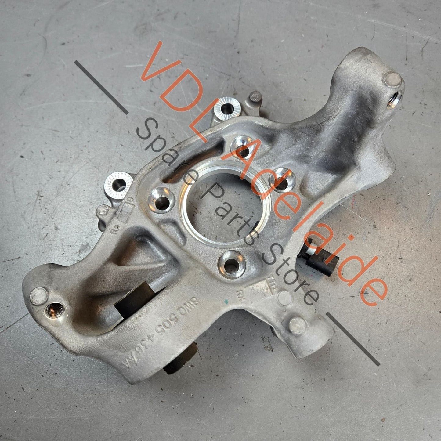 8W0505432Q 8W0505460D Audi A4 A5 RS5 RS4 Rear Right Wheel Hub Knuckle Bearing Housing 8W0505432Q 8W0505460D