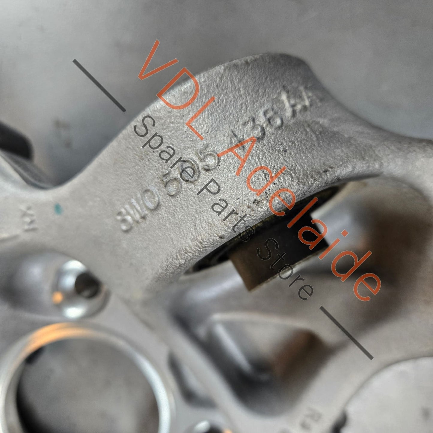 8W0505432Q 8W0505460D Audi A4 A5 RS5 RS4 Rear Right Wheel Hub Knuckle Bearing Housing 8W0505432Q 8W0505460D