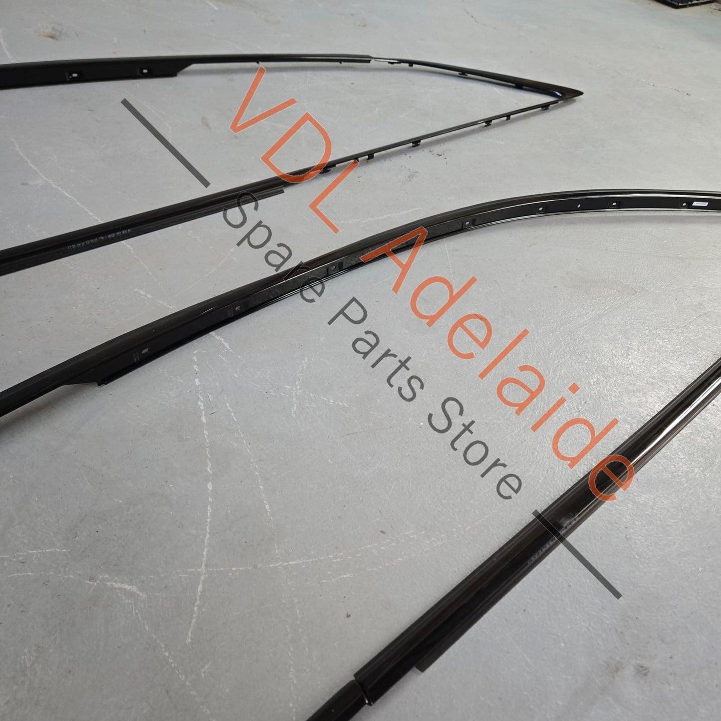 8W6853704ET94 8W6853703ET94 Genuine Audi A5 S5 RS5 B9 F5 Exterior Gloss Black Window Frame Trim Set Left & Right