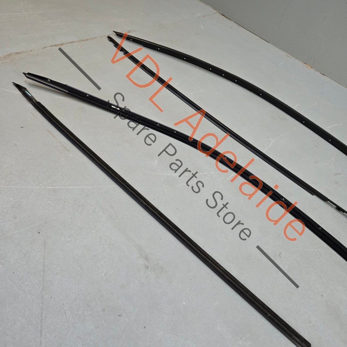 8W6853704ET94 8W6853703ET94 Genuine Audi A5 S5 RS5 B9 F5 Exterior Gloss Black Window Frame Trim Set Left & Right
