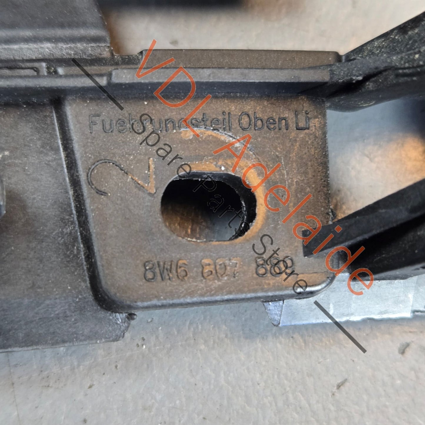 8W6807889 Audi A5 S5 A5 B9 Left Side Rear Bumper Retaining Bracket 8W6807889