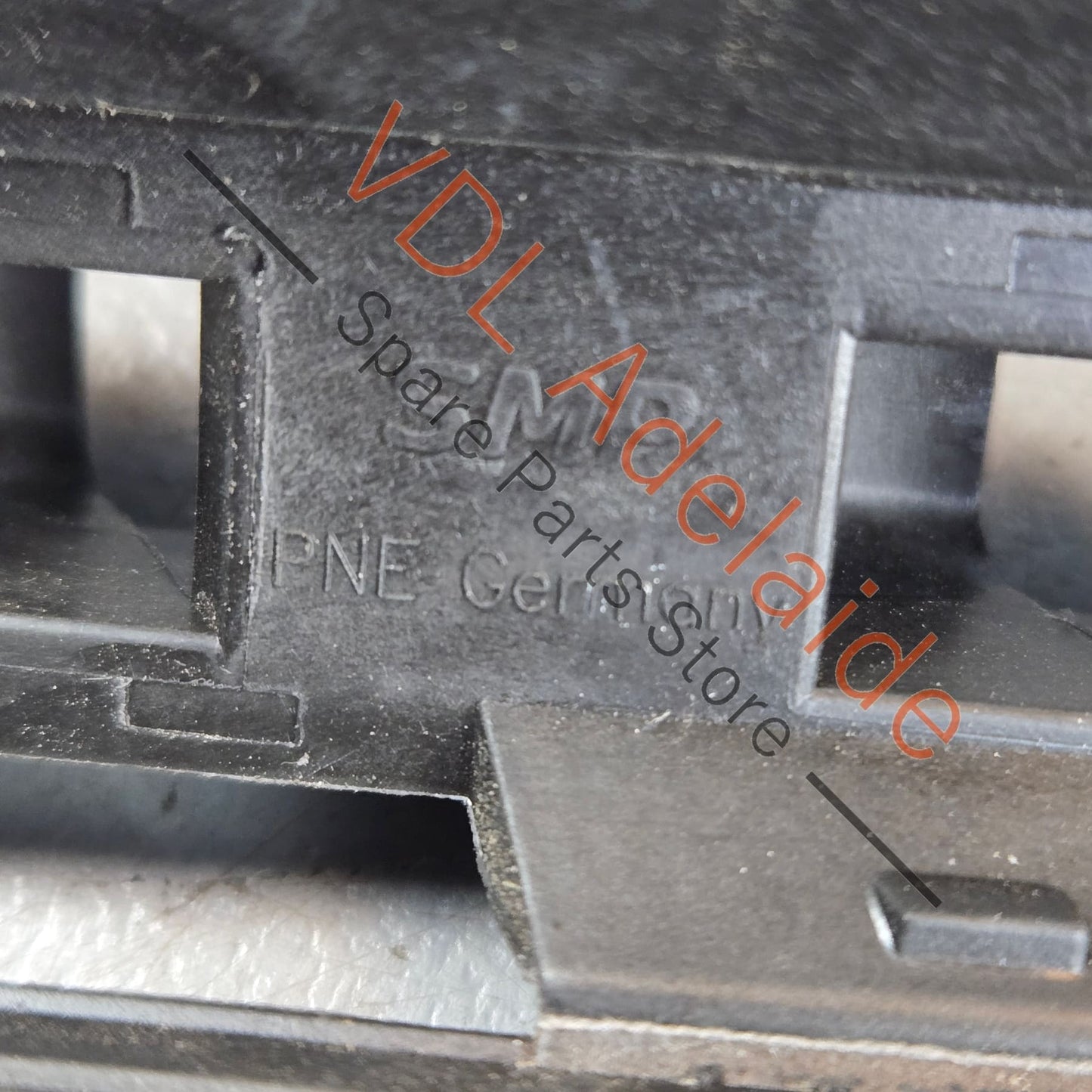 8W6807889 Audi A5 S5 A5 B9 Left Side Rear Bumper Retaining Bracket 8W6807889