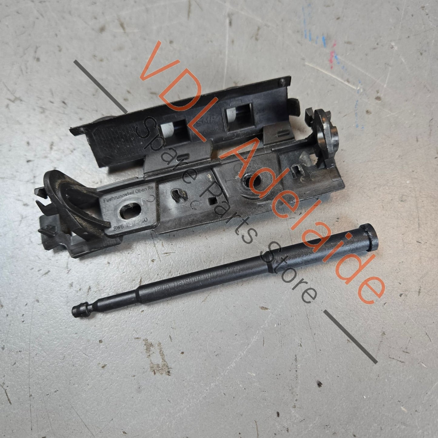 8W6807890 Audi A5 S5 A5 B9 Right Side Rear Bumper Retaining Bracket 8W6807890