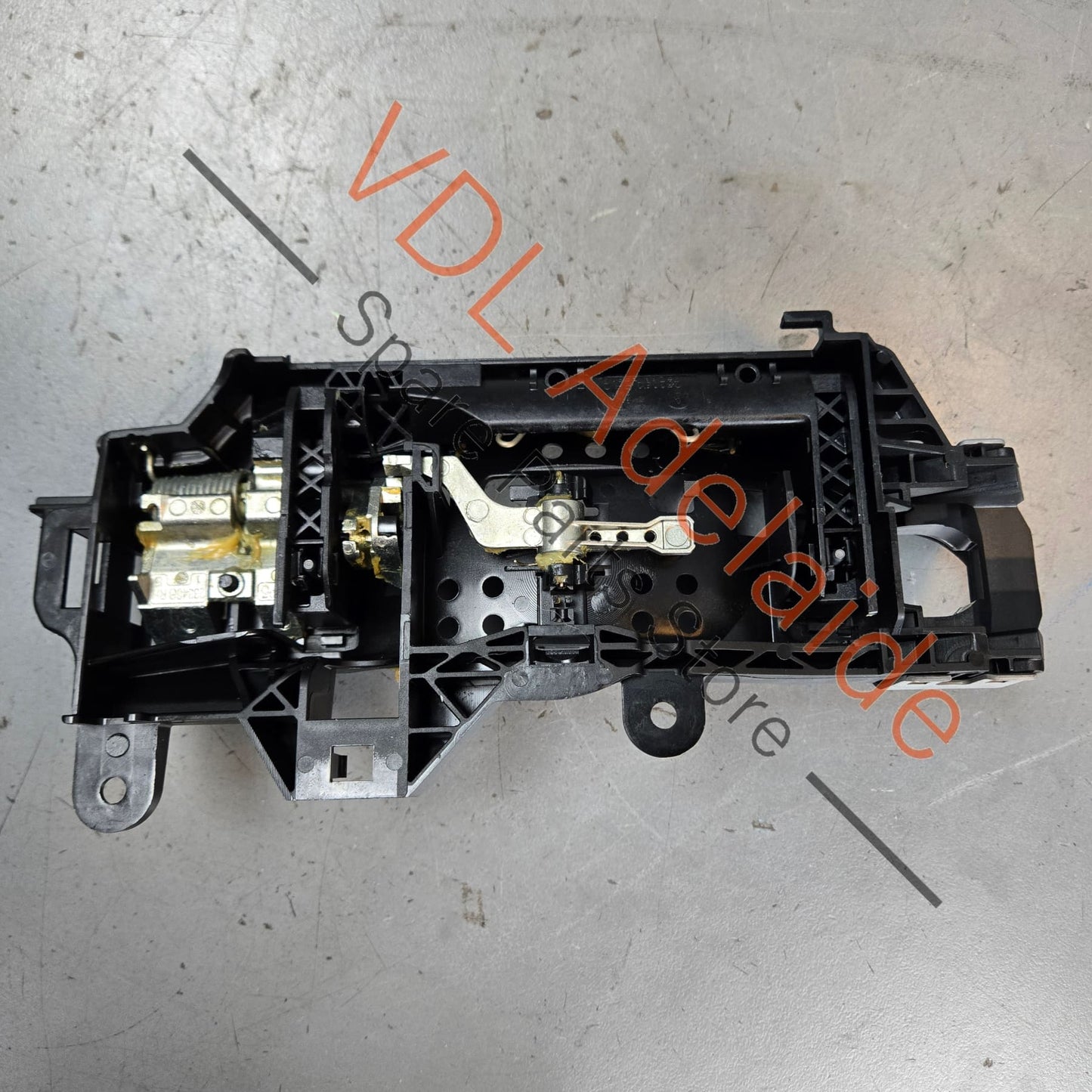 8W0837812A 8W0837206B Audi A4 A5 A7 Door Handle Mounting Bar Assembly Right Driver 8W0837812A 8W0837206B