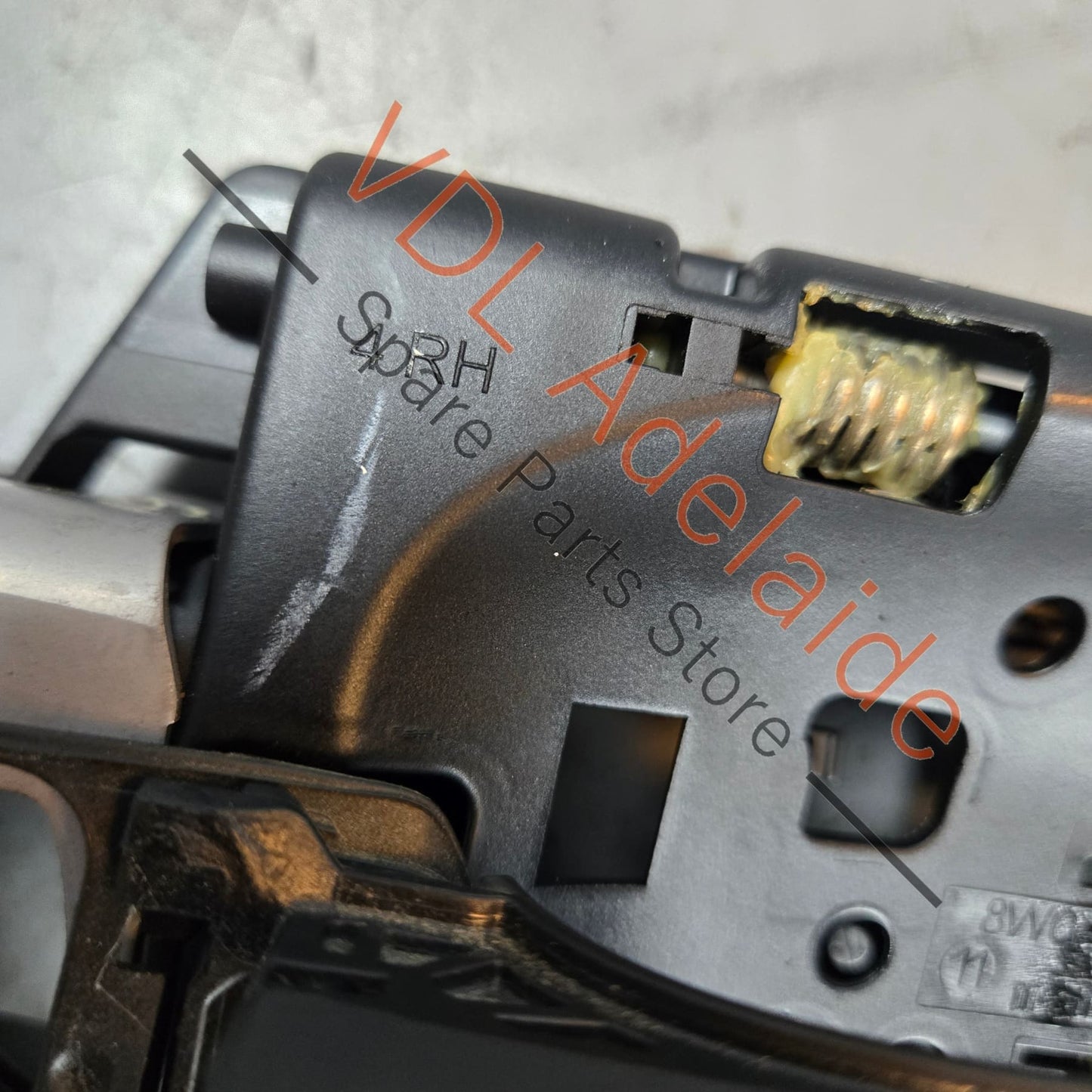8W0837812A 8W0837206B Audi A4 A5 A7 Door Handle Mounting Bar Assembly Right Driver 8W0837812A 8W0837206B