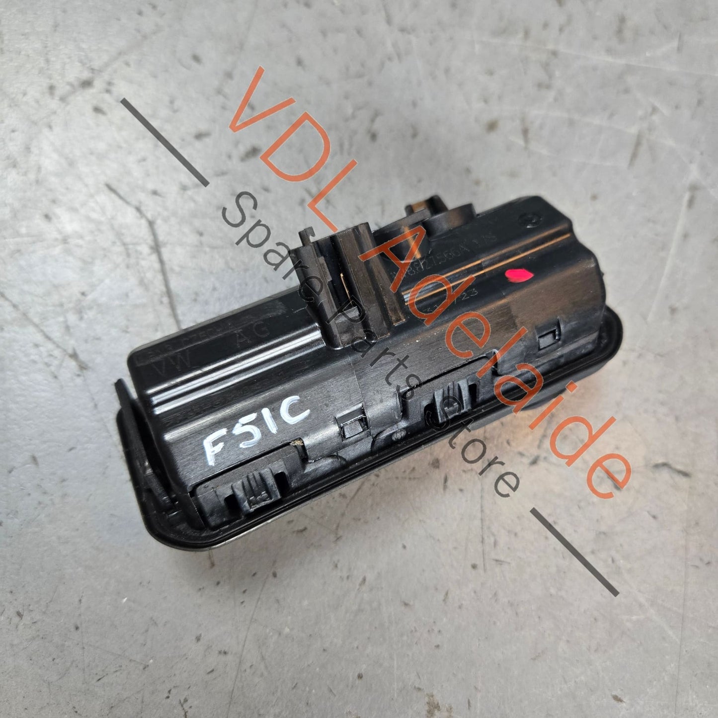 8W8827566A Audi Q3 A5 Boot Trunk Open Button with Camera 8W8827566A