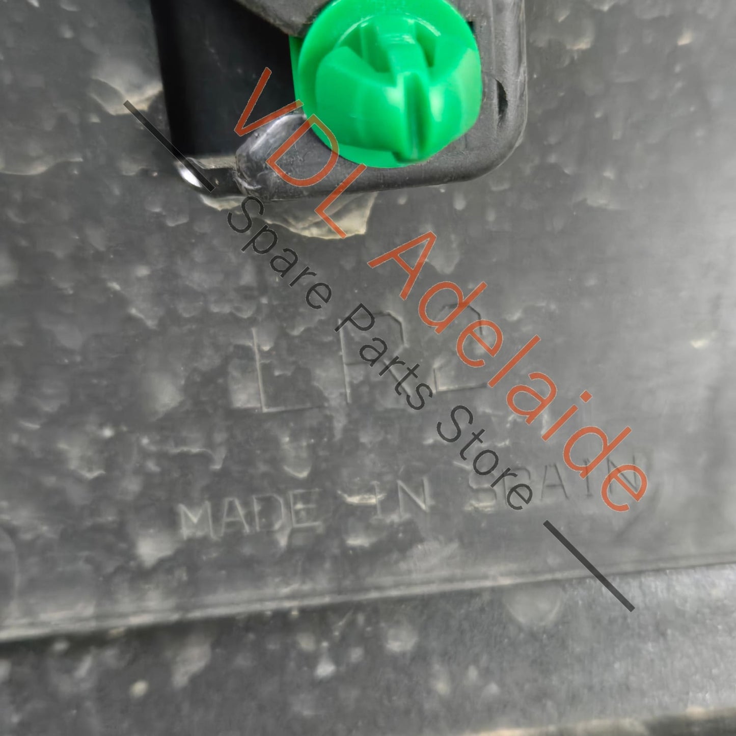 575853959GGRU 575853959G 575854939 Cupra Ateca Front Left Door Exterior Lower Bump Strip Moulding 575853959G 575854939 9S / X6T Camouflage Green Metallic