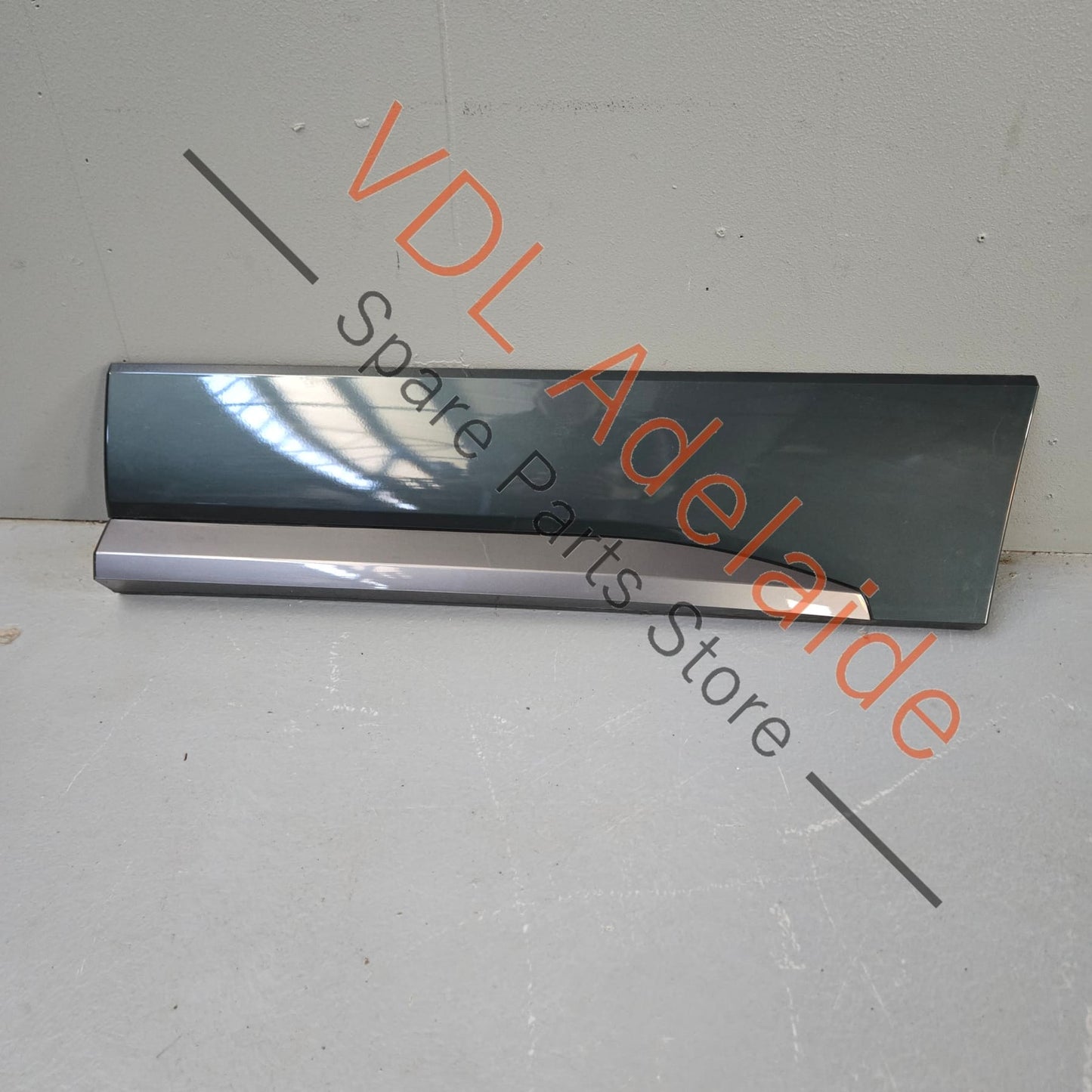 575853969GGRU 575853969G 575854949 Cupra Ateca Rear Left Door Exterior Lower Bump Strip Moulding 575853969G 575854949 9S / X6T Camouflage Green Metallic