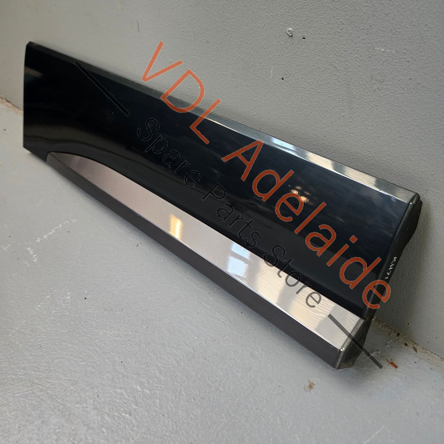 575853970GGRU 575853970G 575854950 Cupra Ateca Rear Right Door Exterior Lower Bump Strip Moulding 575853970G 575854950 9S / X6T Camouflage Green Metallic