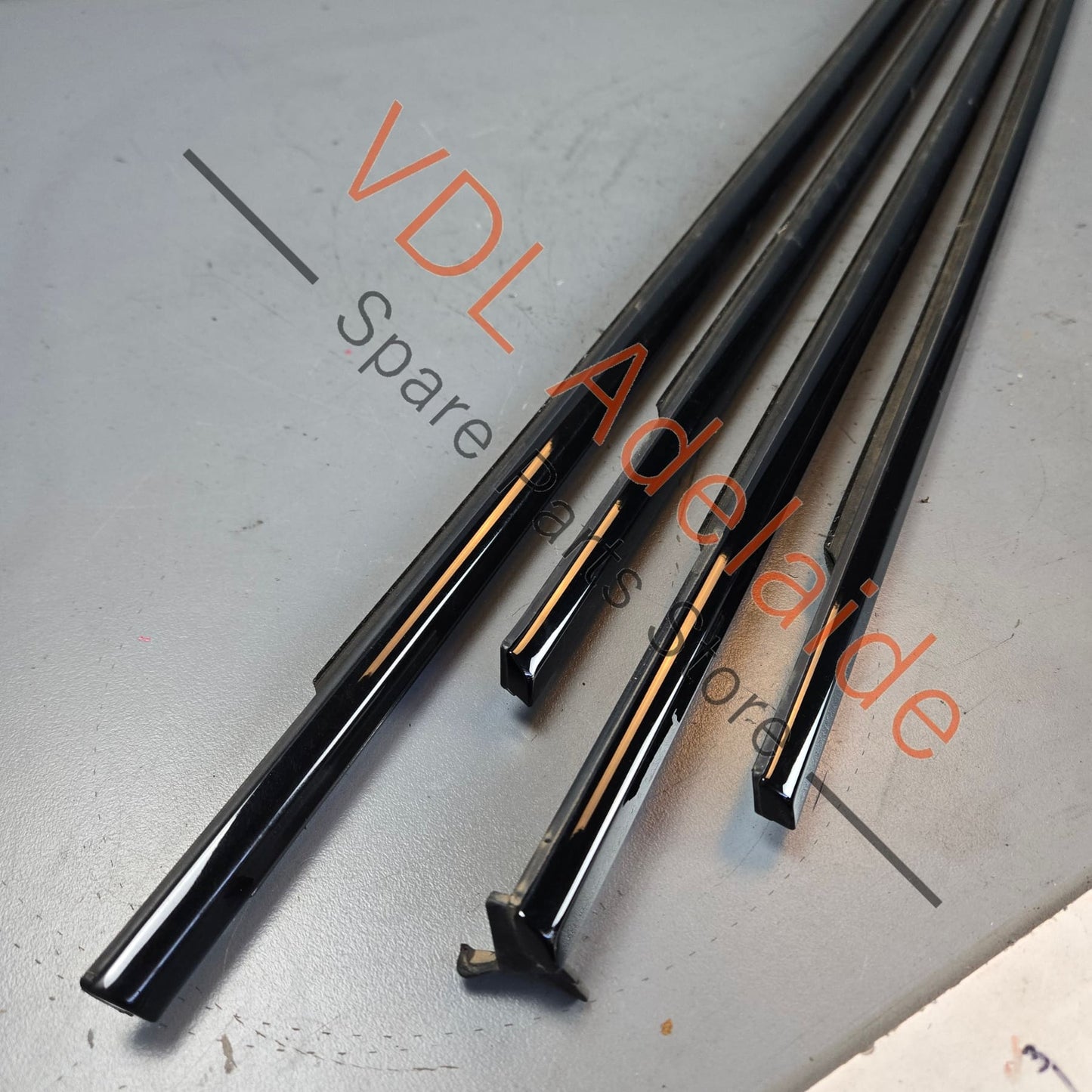 5.76E+49 575837476E 575839475H041 575839476H041 Cupra Ateca Set of 4 Exterior Door Window Aperture Seals Gloss Black Trim 575837475E 041 575839475H 041