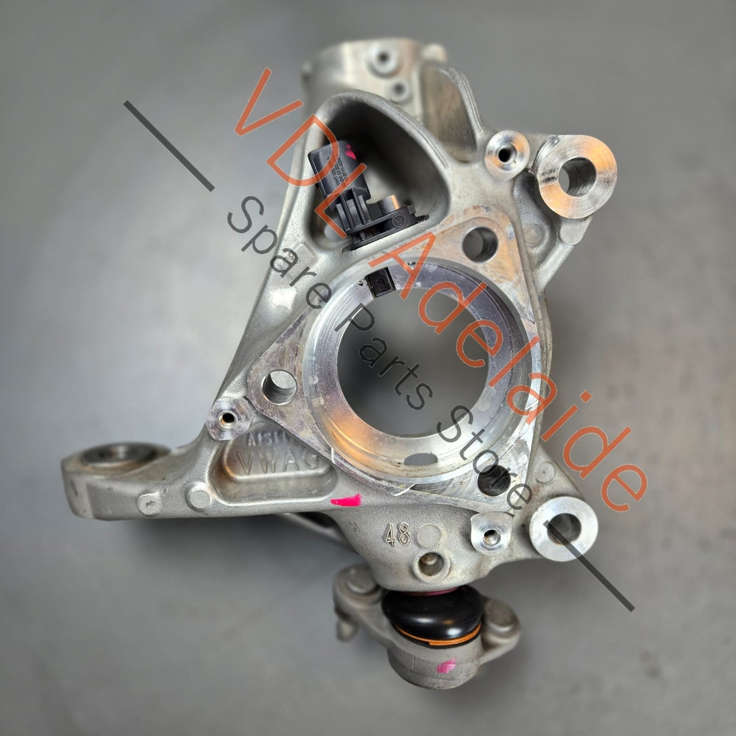 5QD407254F 5Q0407254C 5Q0407254A 5Q0407258A Golf MK8 Passat Cupra Ateca Front Right Hub Knuckle Wheel Bearing Housing 5QD407254F 5Q0407254C 5Q0407254A