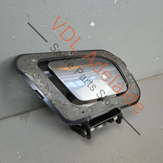 8W6955276B 8W6807788B Audi RS4 RS5 Front Bumper Headlight Washer Cover and mounting bracket assembly Right 8W6807788B 8W6955276B