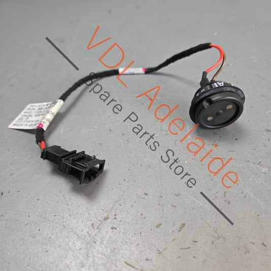 3Y0915525B Bentley Bentayga Genuine 12v Charing Port Adapter Plug 3Y0915525B