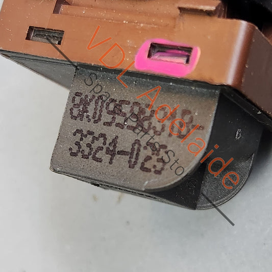 8K0959831B 8K0959831BV10 Audi A4 B8 8K Interior Switch for Boot Rear Lid Lock Release Open 8K0959831B