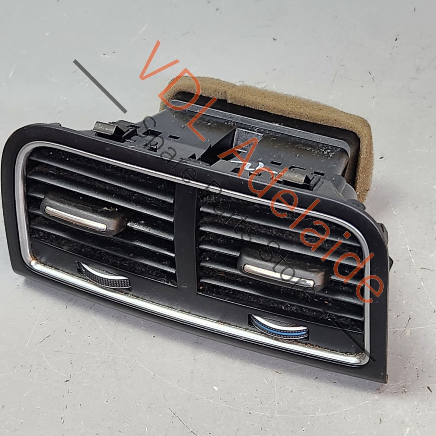 8K0819203J 8K0819203JWVF Audi A4 B8 8K Rear Centre Console Air AC Vent Grille 8K0819203J