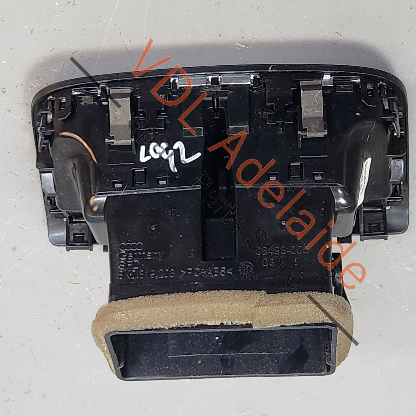 8K0819203J 8K0819203JWVF Audi A4 B8 8K Rear Centre Console Air AC Vent Grille 8K0819203J