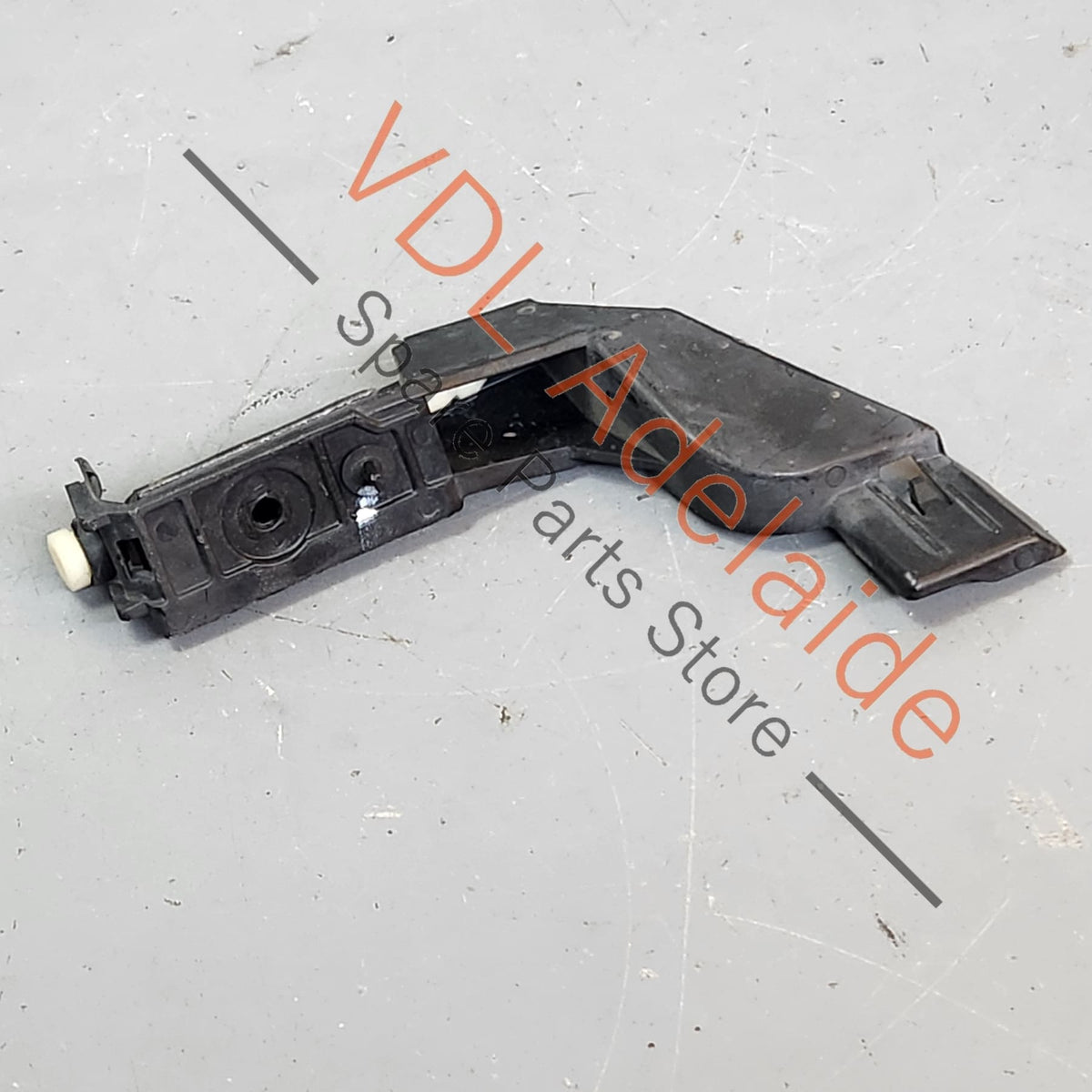 8K5807890A Audi A4 B8 8K Rear Bumper Carrier Guide Upper Right Section Bracket 8K5807890A