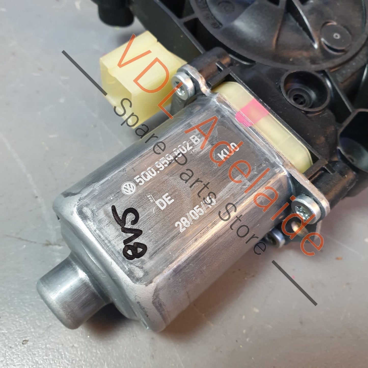 Audi RS3 S3 A3 8V Front Left Window Regulator Motor 5Q0959802B