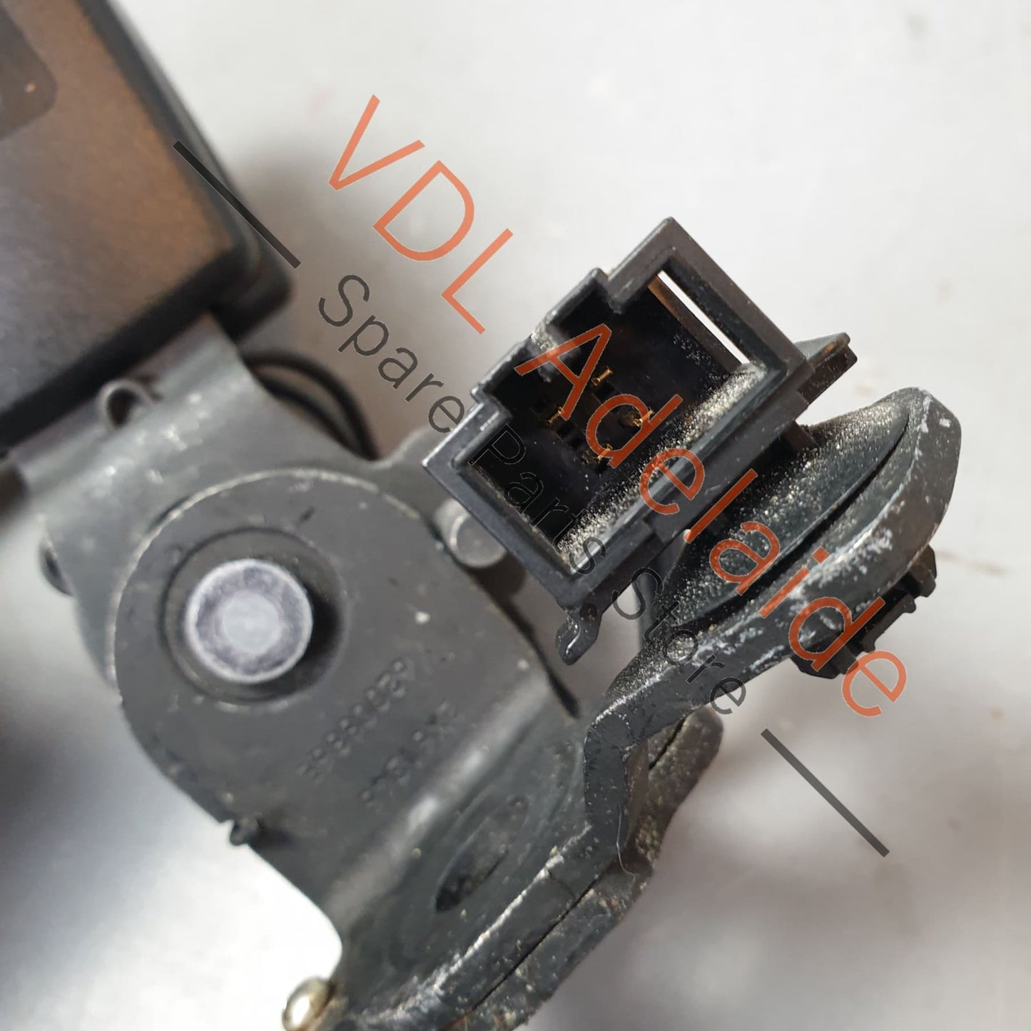 Audi RS3 S3 A3 8V Rear Left Centre Double Belt Latch Clasp Buckle 8V0857739