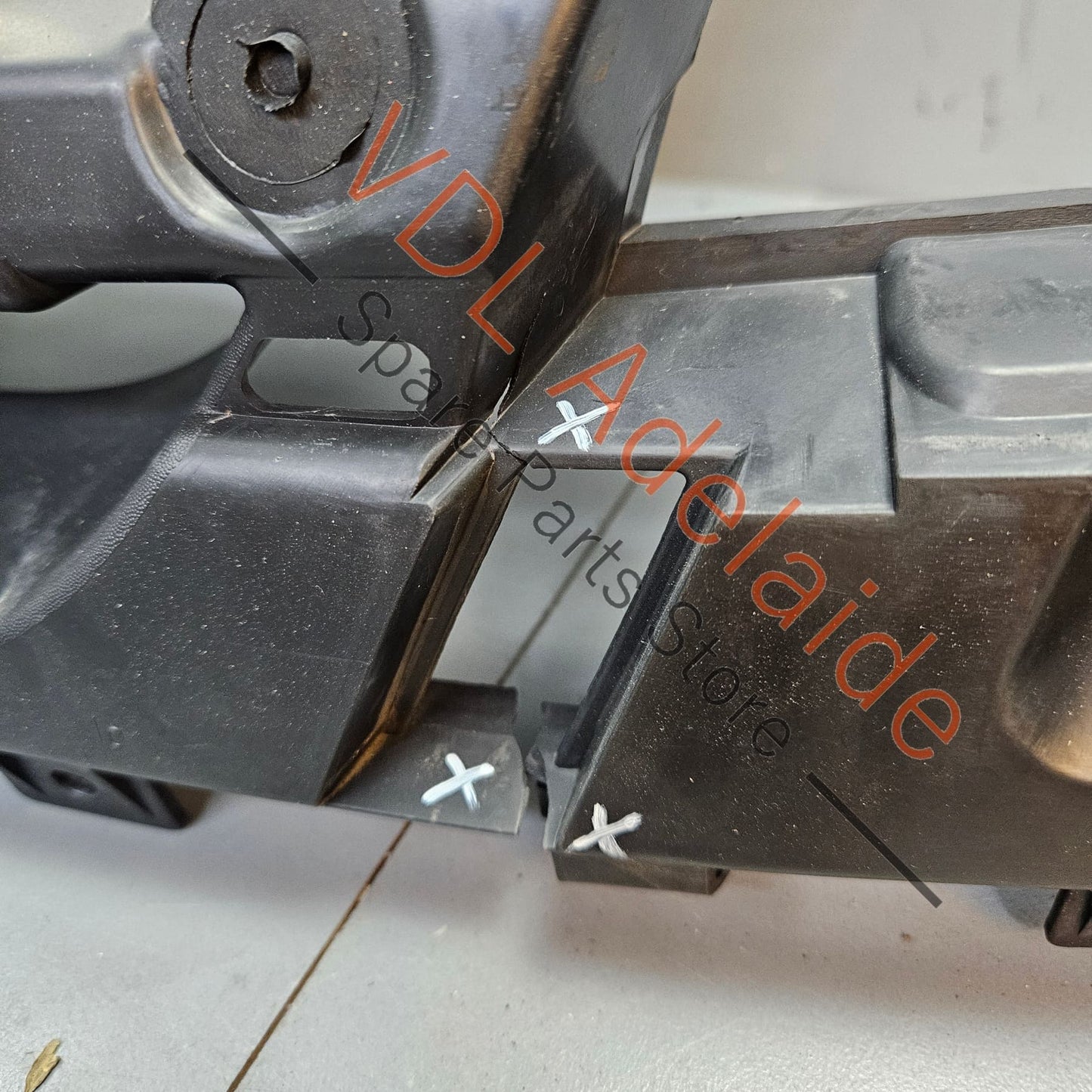 620229553R Renault Megane RS250 Front Bumper Backing Mounting Bracket Radiator Trim with ECU Vent Hole