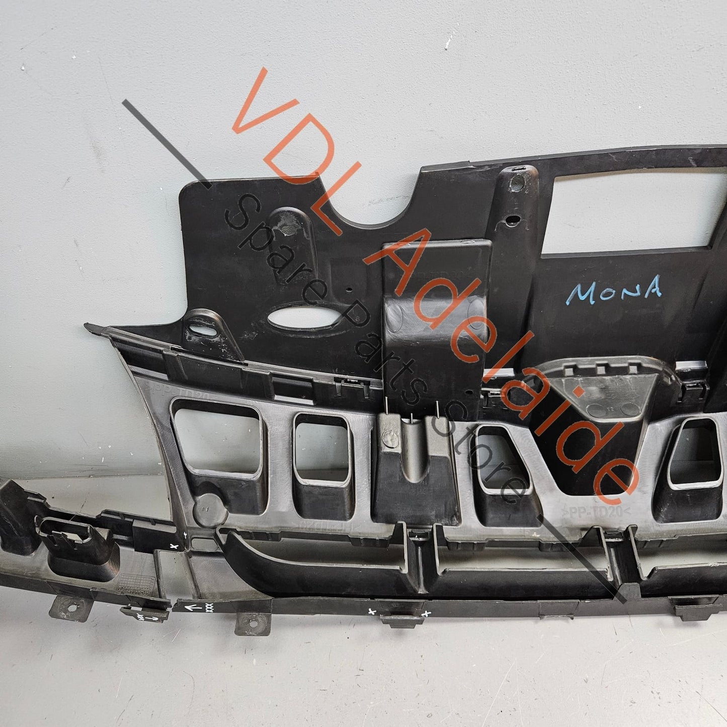 620229553R Renault Megane RS250 Front Bumper Backing Mounting Bracket Radiator Trim with ECU Vent Hole