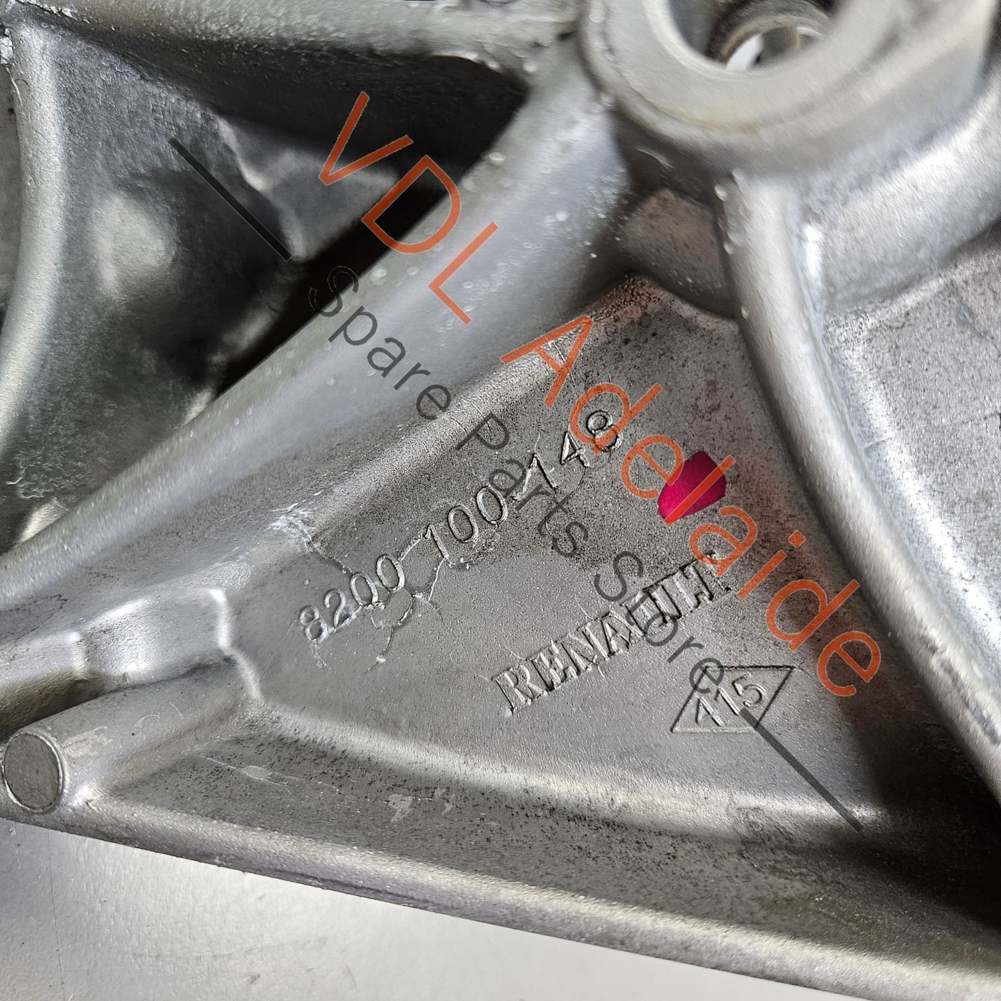 8200100148 Renault Aluminium Engine Bracket Alternator Support 8200100148