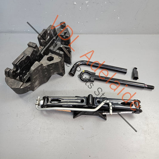 8200966417    Renault Megane 3 Emergency Tow Hook Jack Tool Kit Breakdown 8200966417