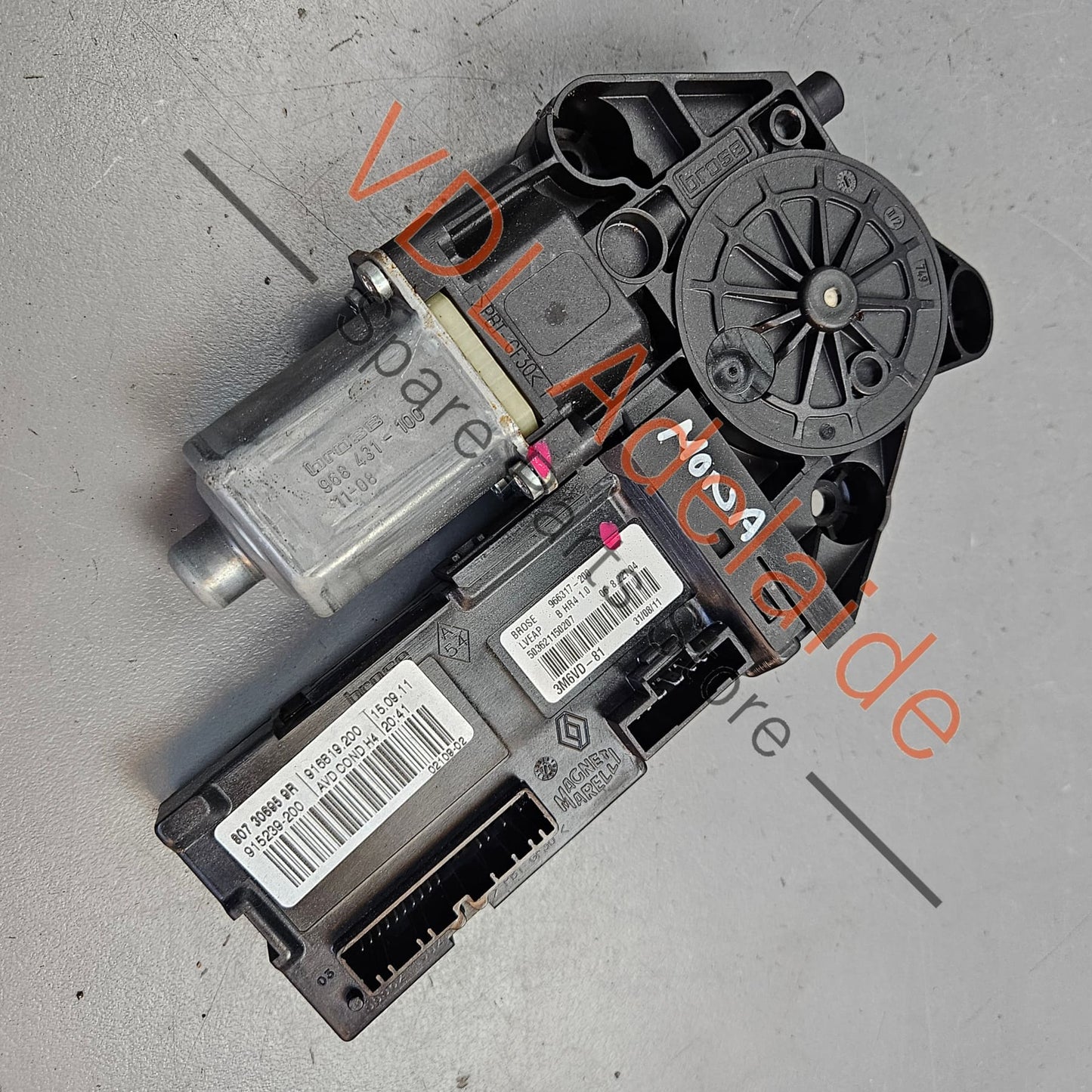807306959R Renault Megane Clio Drivers Side Window Motor 807306959R