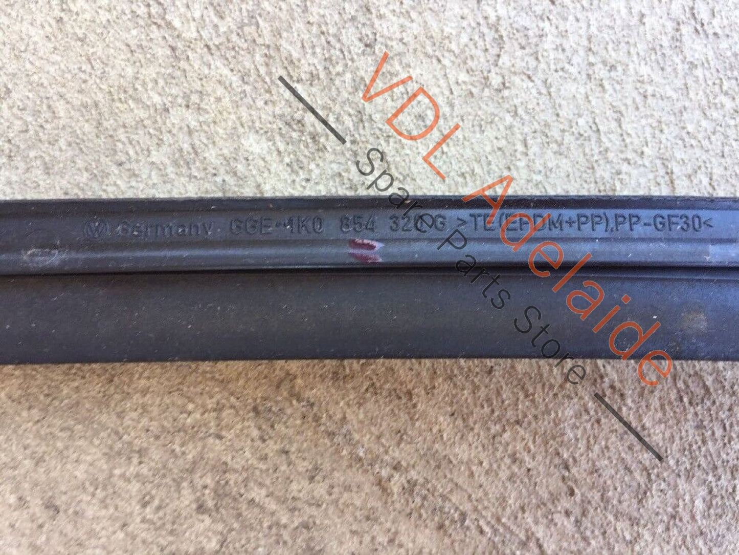Volkswagen Golf Mk5 Windscreen Windshield Right Drip Strip 1K0854320