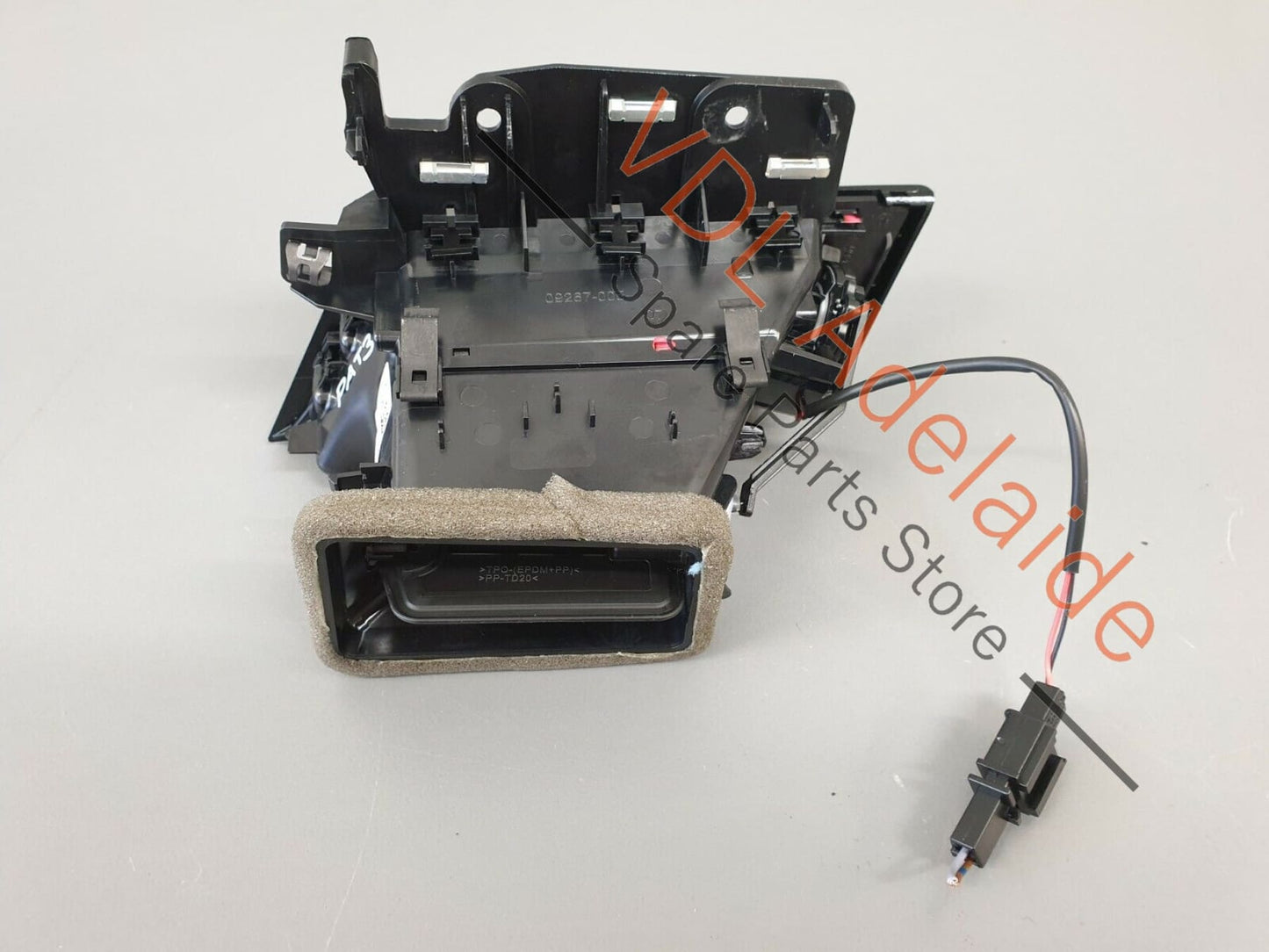 VW Passat R-Line Sedan B8 3G Right Side Dash Air Vent 3G2819702E PAT3 3G2819702E