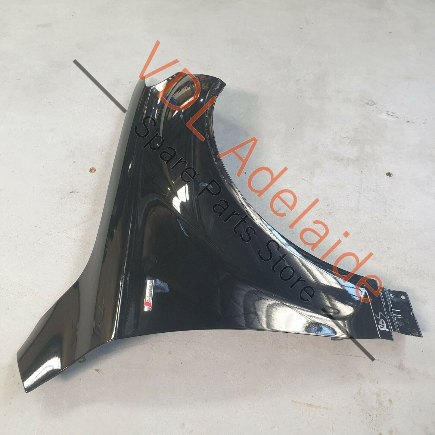 Genuine OEM Audi Q7 4L Front Right Fender Quarter Panel Mud Guard ROS 4L0821102