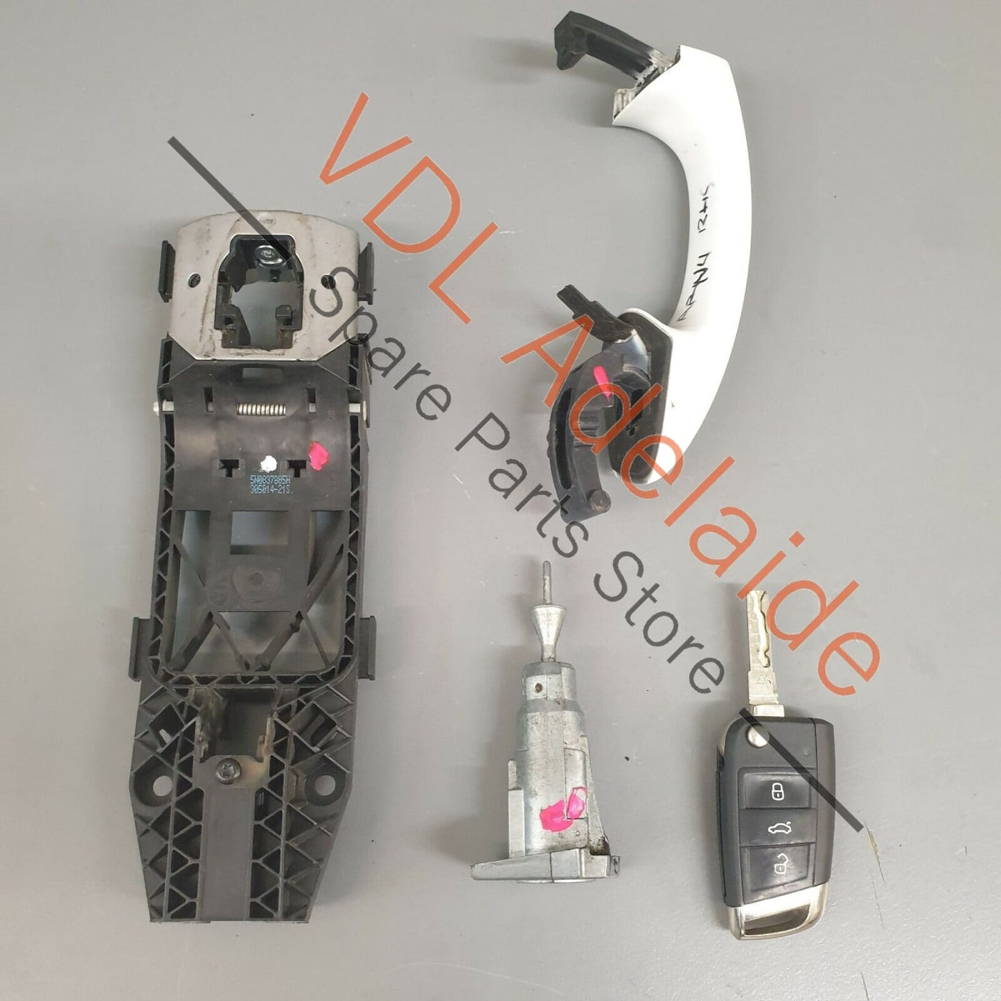 Volkswagen VW Golf GTi Mk7 Front Right RHS Drivers Door Handle & Lock ARN4 5N0839885H