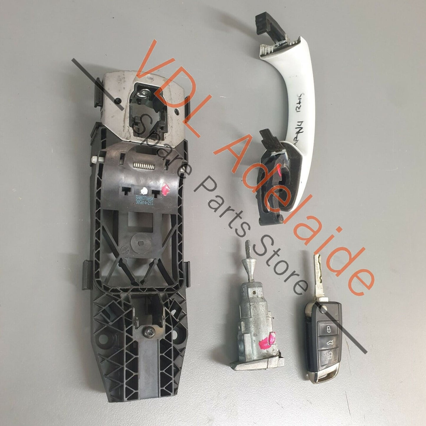 Volkswagen VW Golf GTi Mk7 Front Right RHS Drivers Door Handle & Lock ARN4 5N0839885H