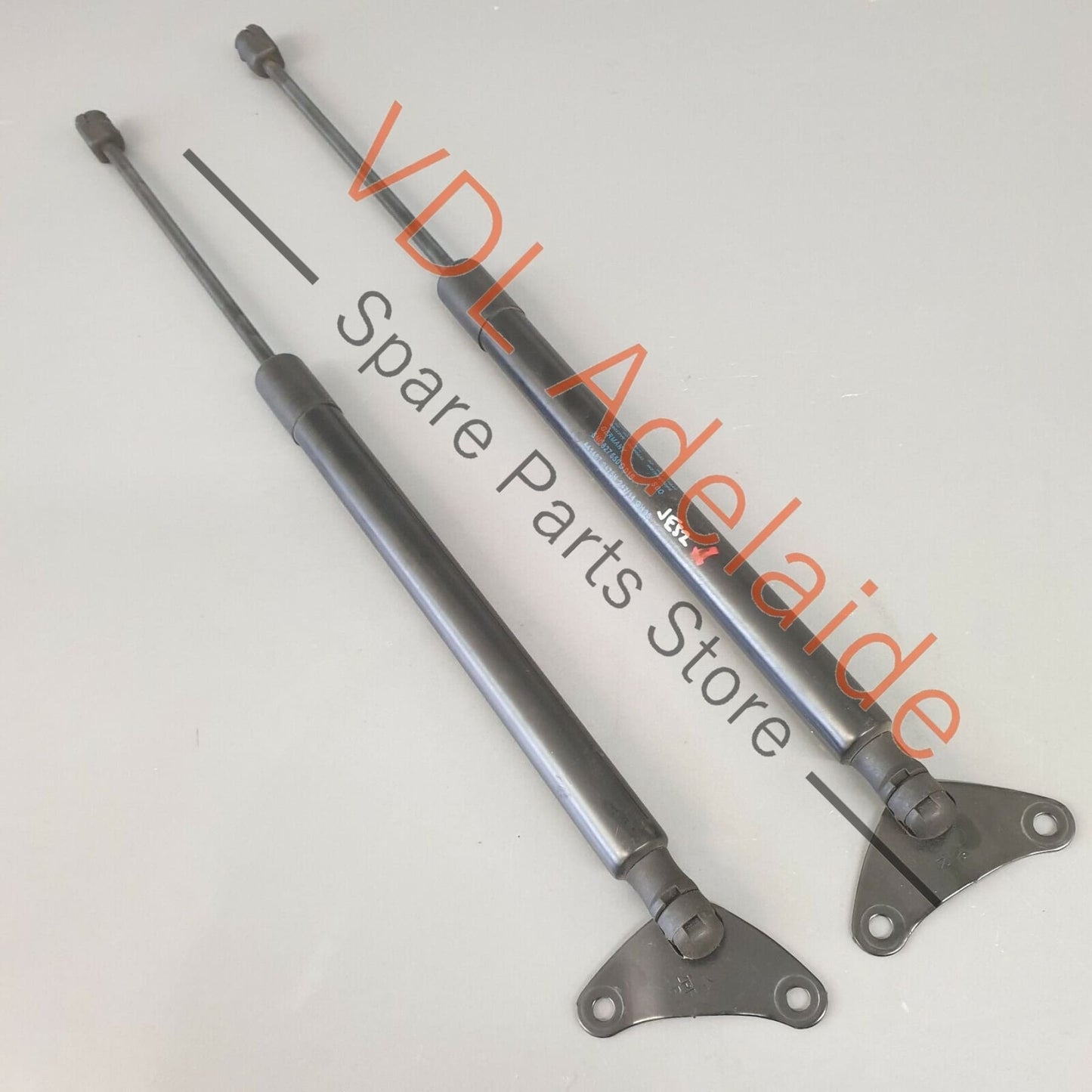 Pair of Volkswagen VW Tiguan R 5N Rear Hatch Boot Gas Strut 5N0827550D JES2 5N0827550D