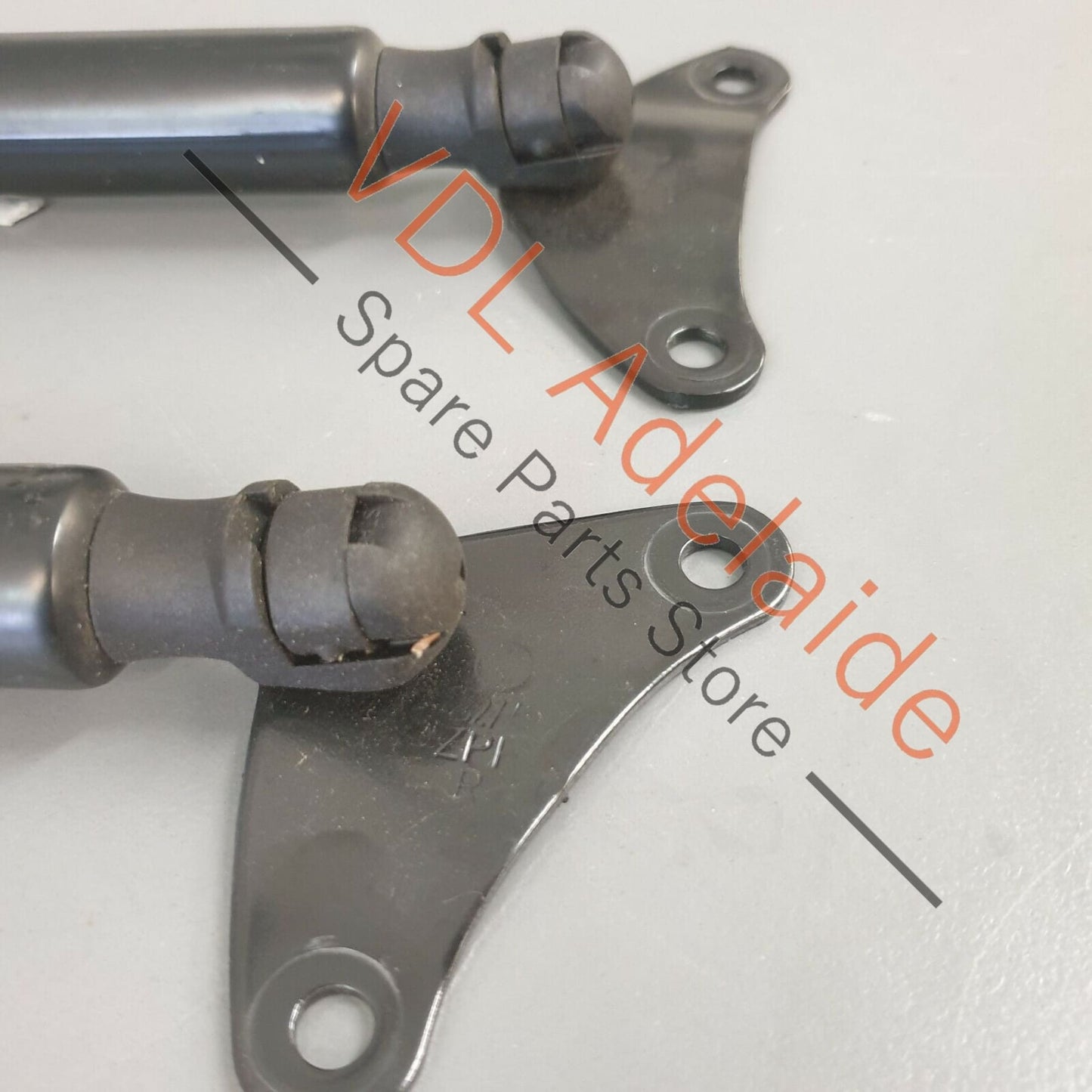 Pair of Volkswagen VW Tiguan R 5N Rear Hatch Boot Gas Strut 5N0827550D JES2 5N0827550D