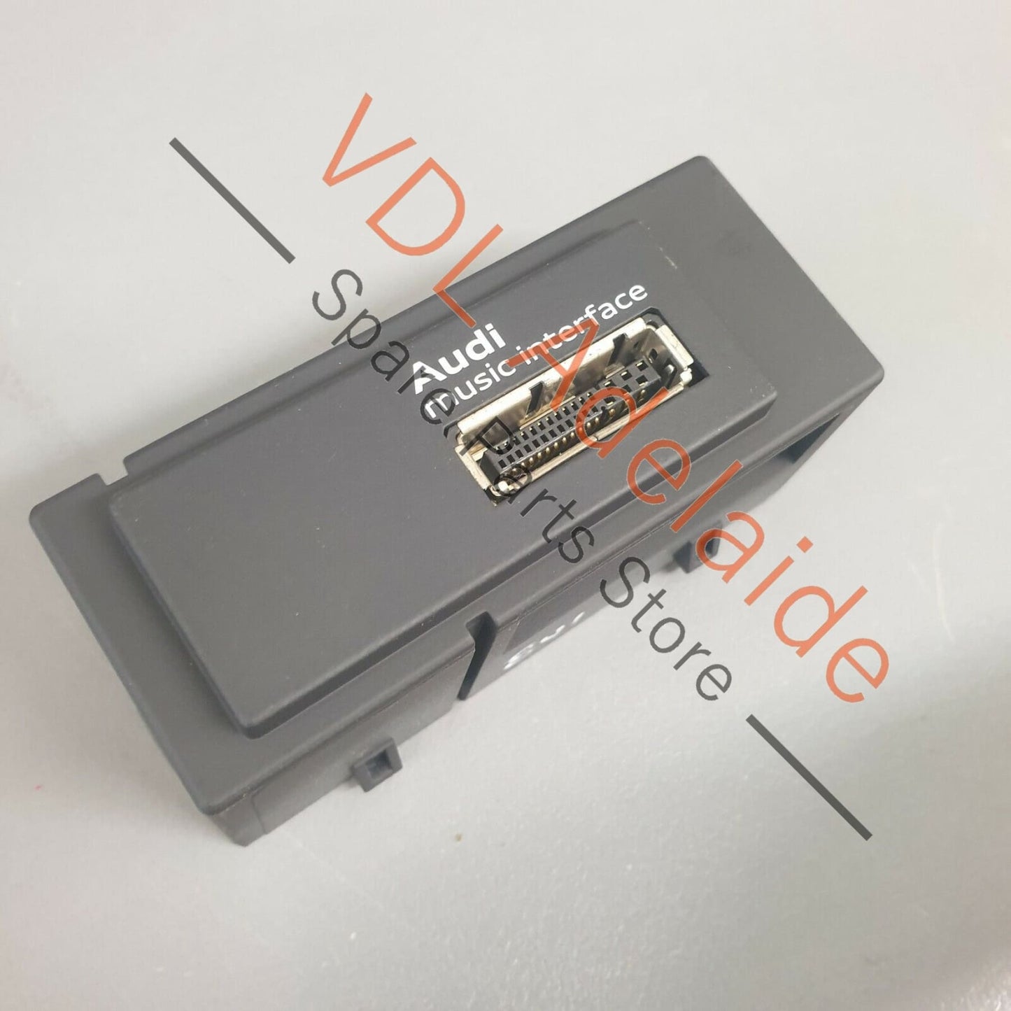 Audi RS3 8V Connection for External Audio Source Aux Port Socket Music Interface 8V0035736