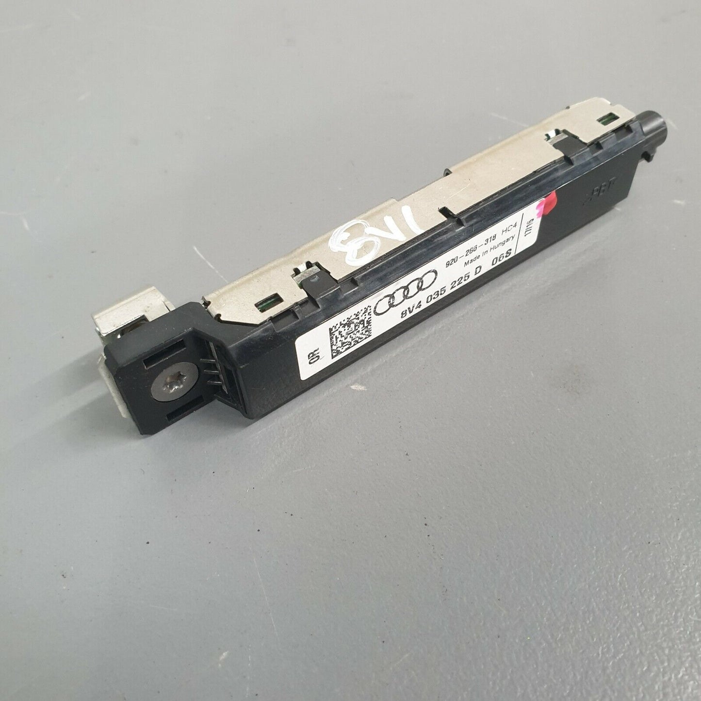 Audi RS3 8V Rear Hatch Right Upper Aerial Amplifier 8V4035225D 8V4035225D