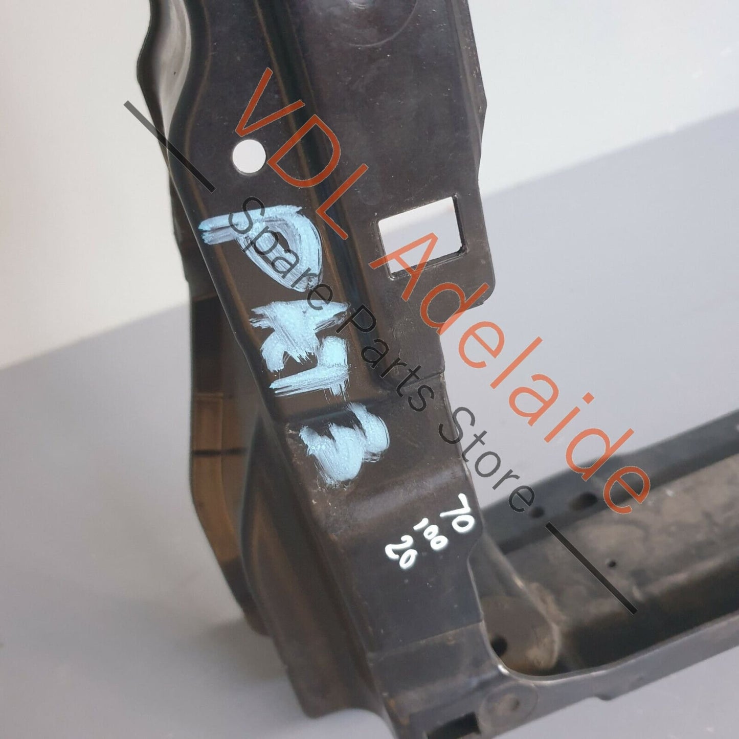 VW Passat R-Line B8 3G Radiator Support Lock Carrier 3G0805588L 3G0805588AC 3G0805588L