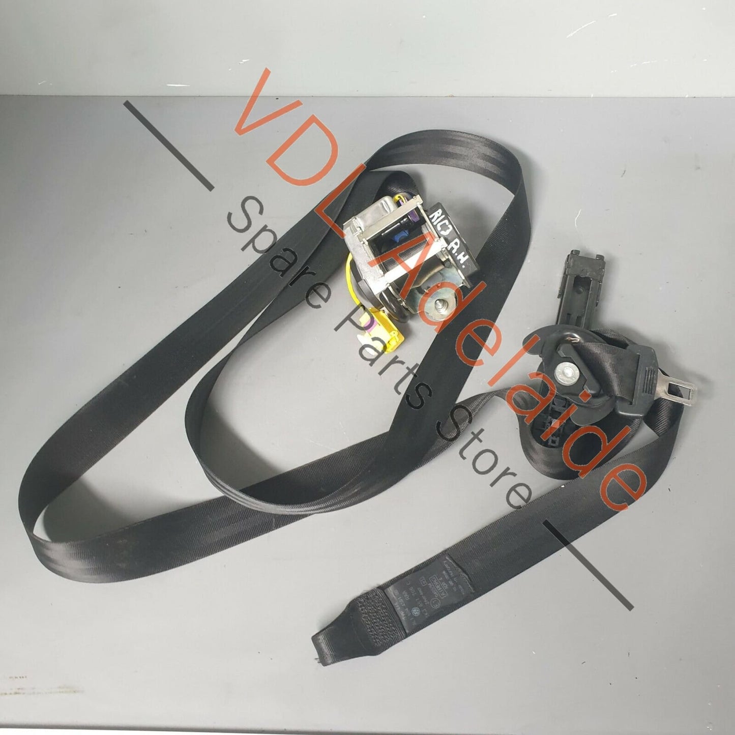 Volkswagen VW Golf Mk5 R32 Front Right Seatbelt for 2dr RHD Vehicle 1K3857706R 1K3857706AA