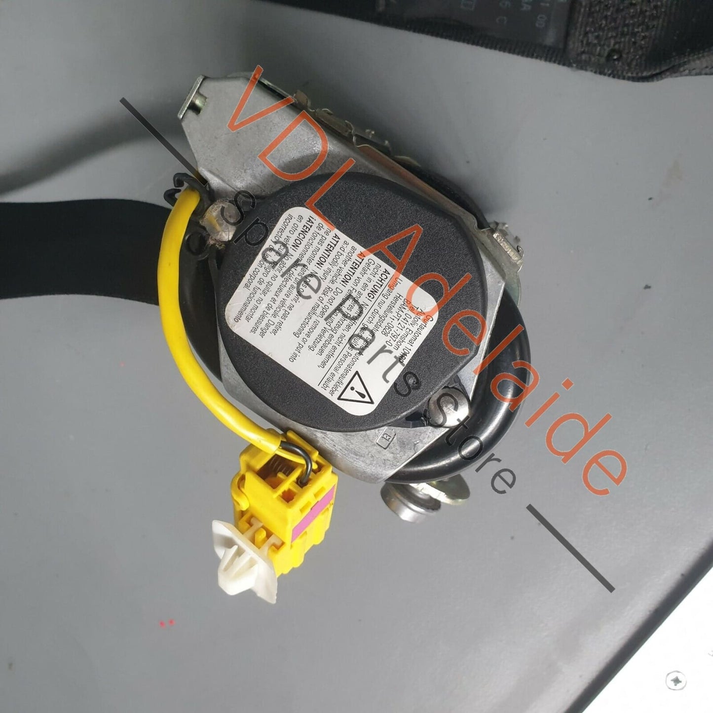 Volkswagen VW Golf Mk5 R32 Front Right Seatbelt for 2dr RHD Vehicle 1K3857706R 1K3857706AA